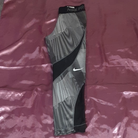 NIKE PRO 3/4 compression running tights - Picture 3 of 6